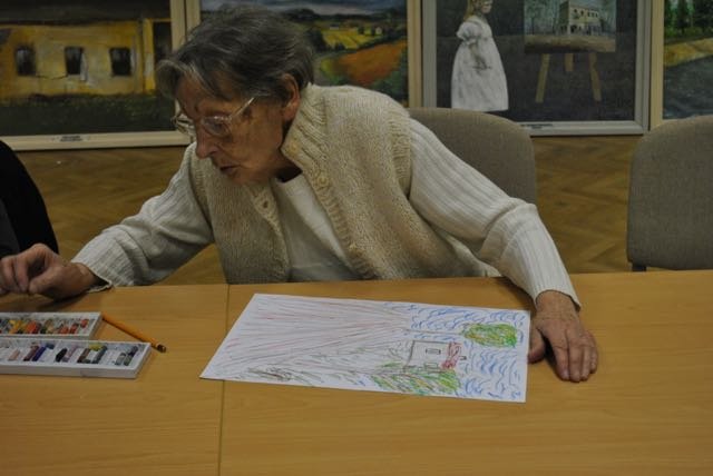 Seniorzy na wystawie i warsztatach